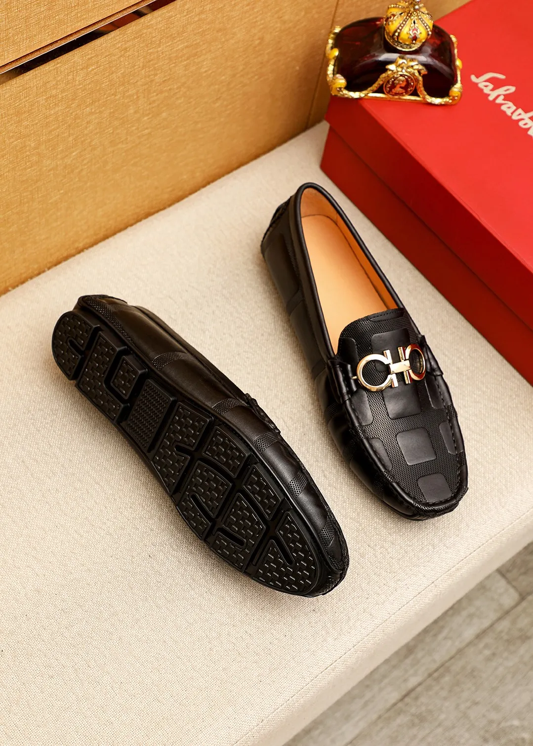 Men's shoes 💰360 💐 Product trademark: Ferragamo "Ferragamo" bean shoes Regular size: 38-44 (45.46🉑️customized) Product materials: Selected imported calfskin embossed upper + classic hardware buckle, imported pig leather lining. Strong three-dimensional visual effect, original outsole color: 1⃣️color optional